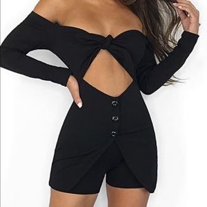 Set with Off the shoulder long sleeve/ black Skort